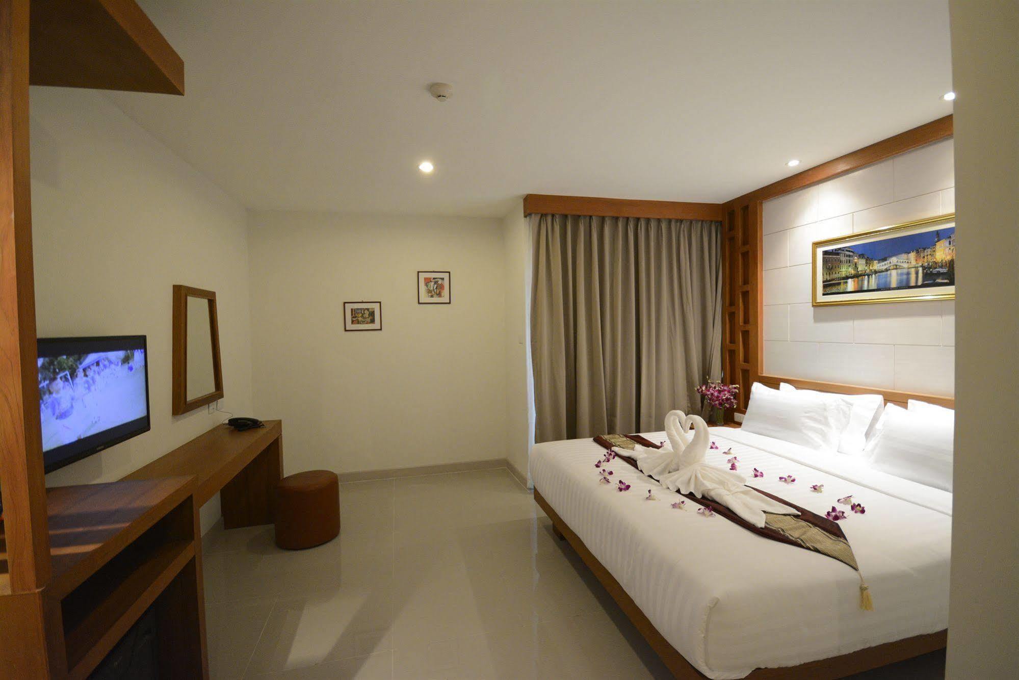 酒店 The Center Patong