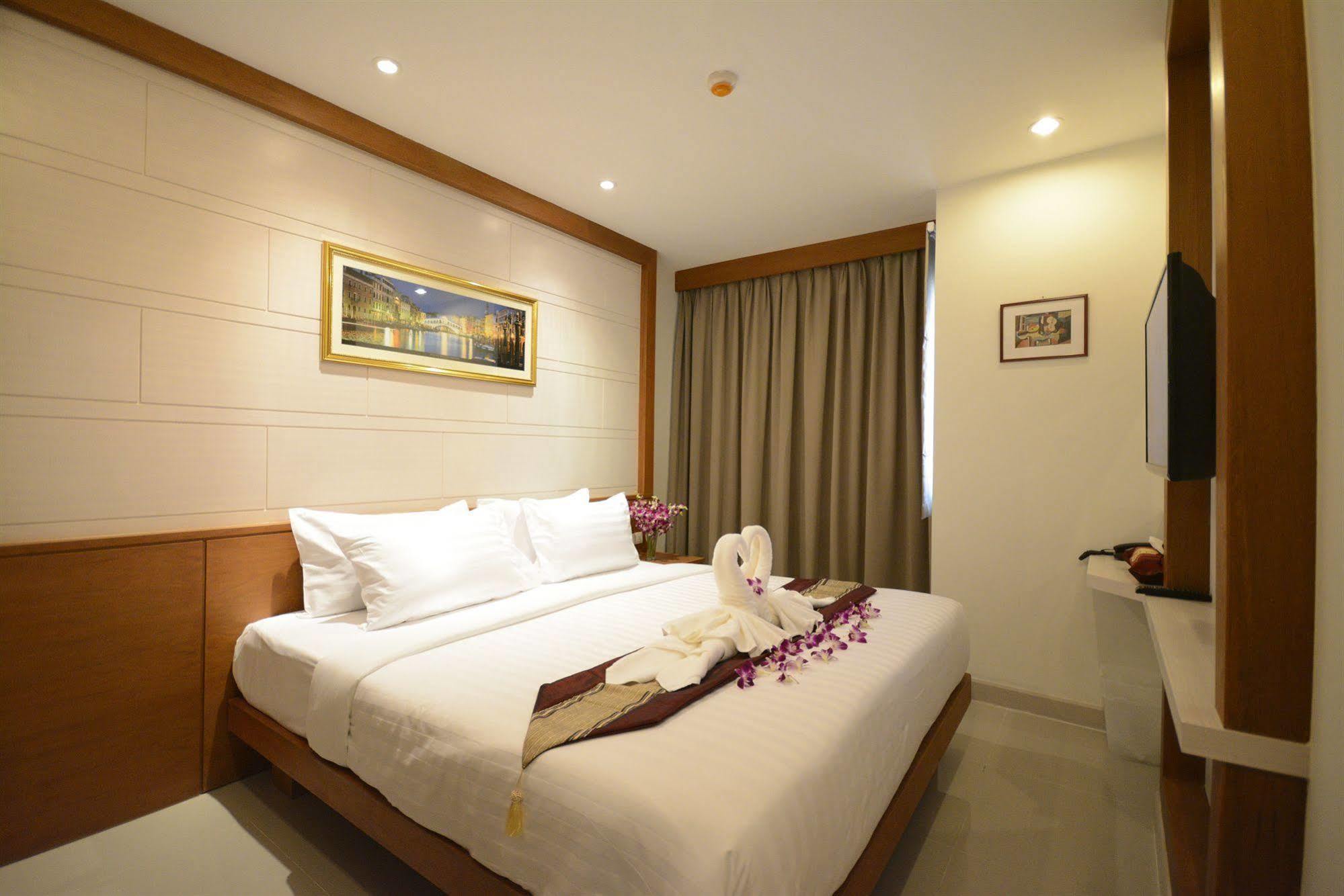 酒店 The Center Patong